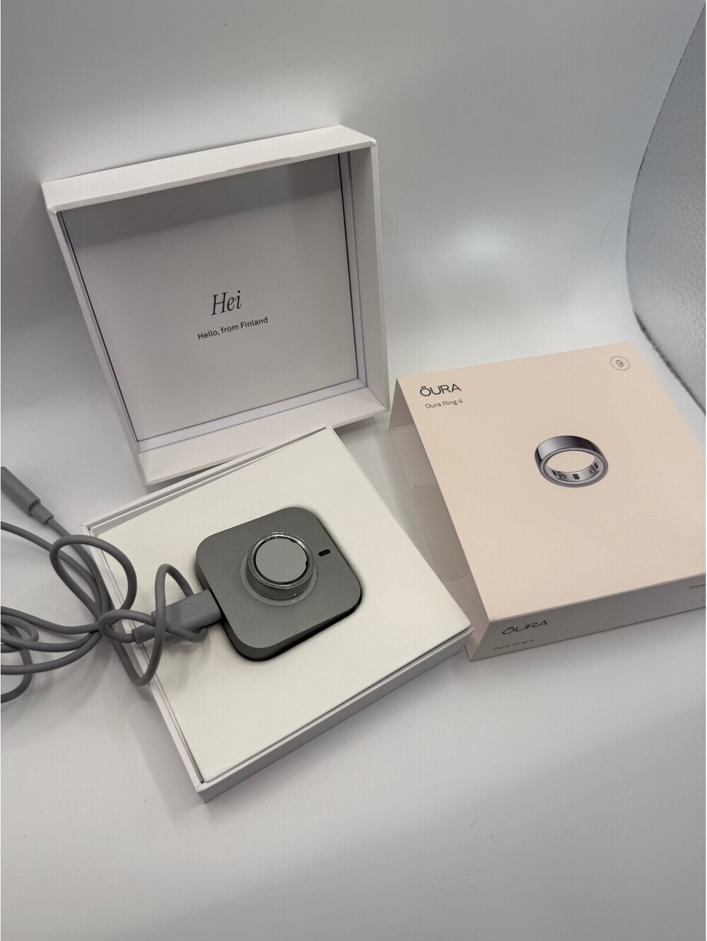 Oura Ring 4 – Silver – Size 9 – With Original Packaging & Charger
